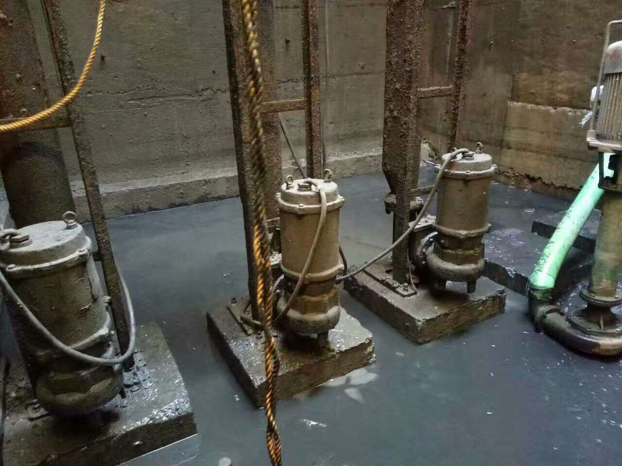 昂仁污水池清理